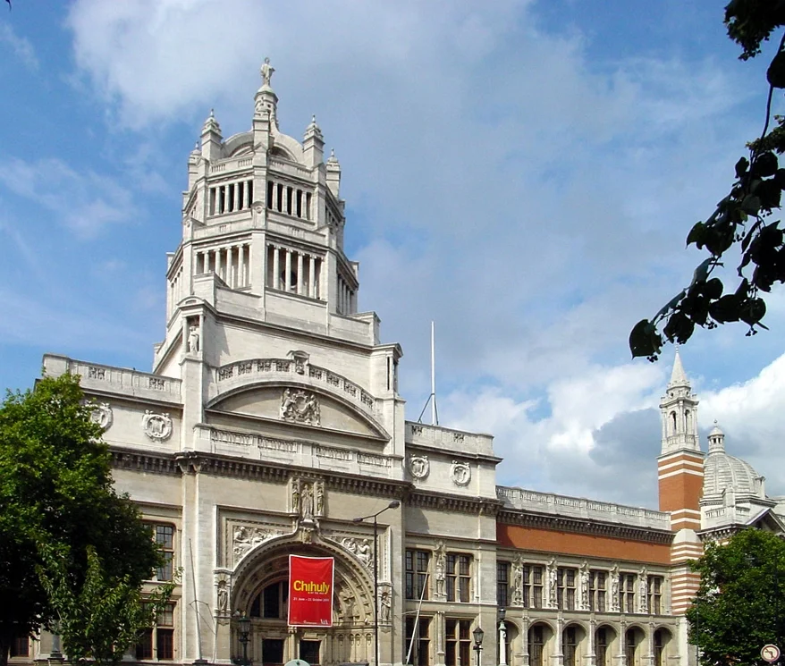 Fachada del Victoria and Albert Museum en Londres